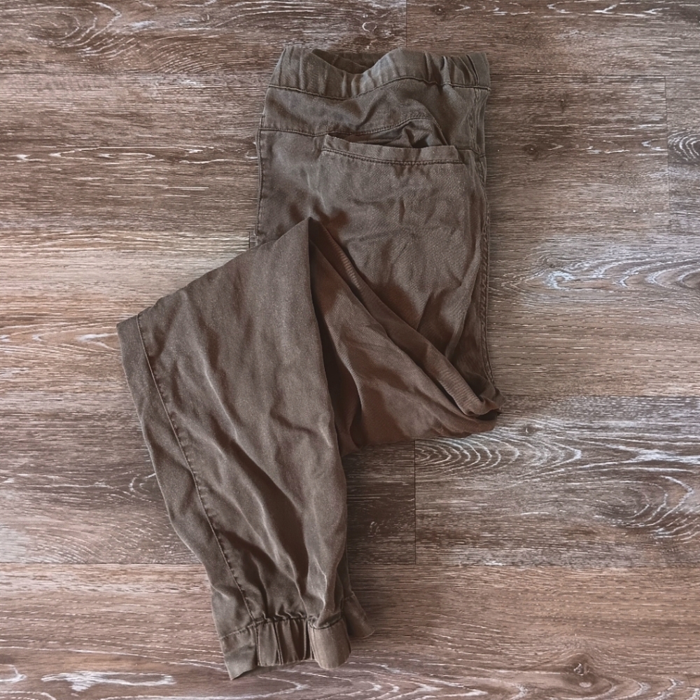 10 Tree Olive Joggers